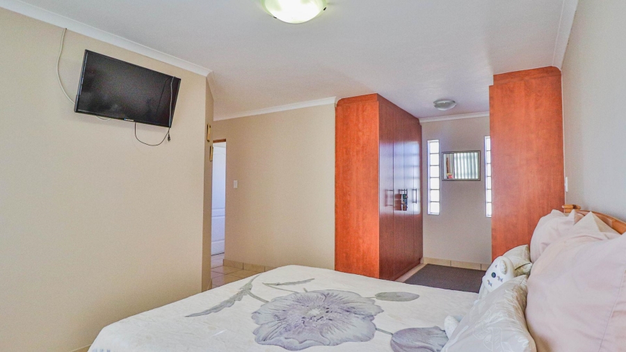 To Let 3 Bedroom Property for Rent in Heiderand Western Cape
